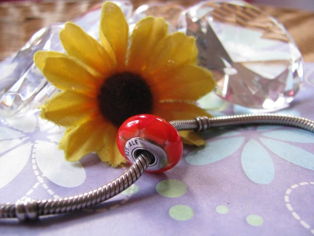 Pandora MURANO bedel 790639 = triangel ROOD ORANJE kleuren, Sieraden, Tassen en Uiterlijk, Bedels, Glas of Kristal, Pandora, Ophalen of Verzenden