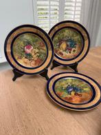 Limoges borden handgeschilderd met gouden rand gesigneerd, Ophalen of Verzenden