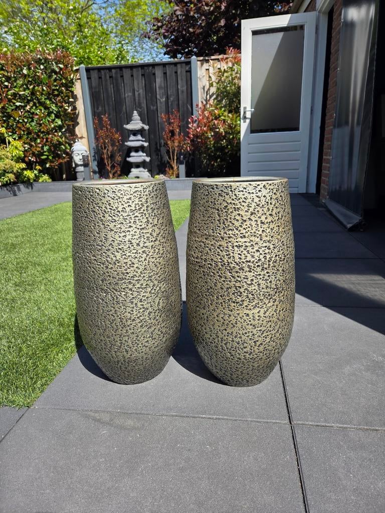 2 grote bloempotten hamerslag grijs, Ophalen of Verzenden, Gebruikt, Grijs