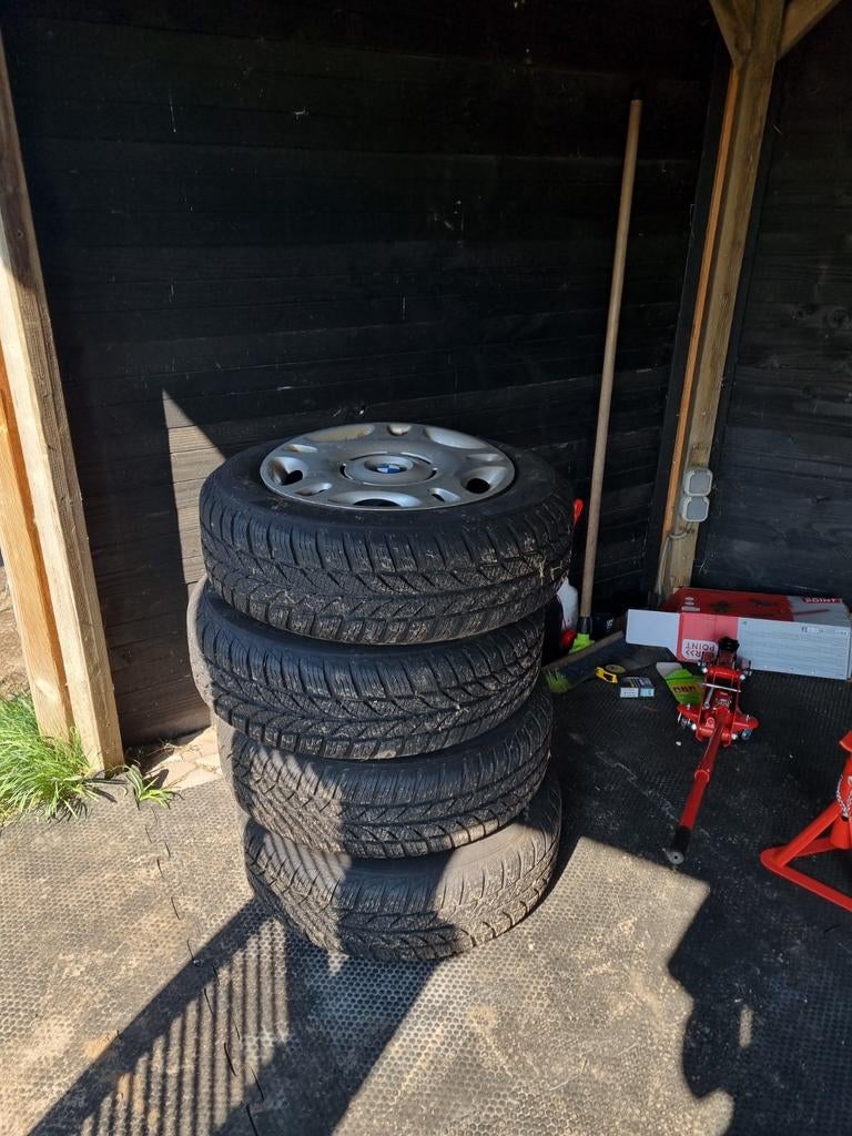 (BMW) Banden-set 4 stuks. 185 / 65 R15, Ophalen, 15 inch, 185 mm, All Season