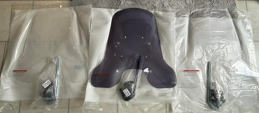 Vespa sprint/primavera windscherm smoke/helder nieuw, Fietsen en Brommers, Brommeronderdelen | Scooters, Ophalen of Verzenden