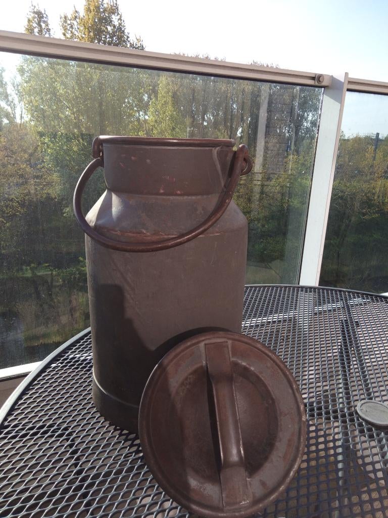 Antieke ijzeren melkbus, Tuin en Terras, Tuinvazen, Ophalen, Gebruikt
