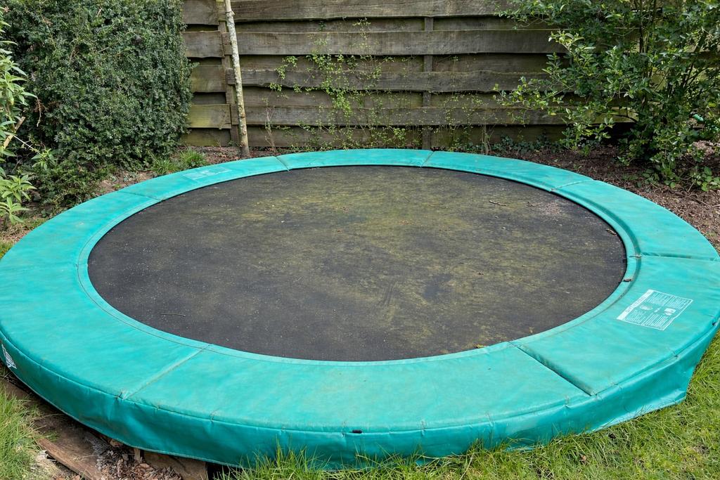 Berg trampoline 380 cm, Ophalen, Gebruikt