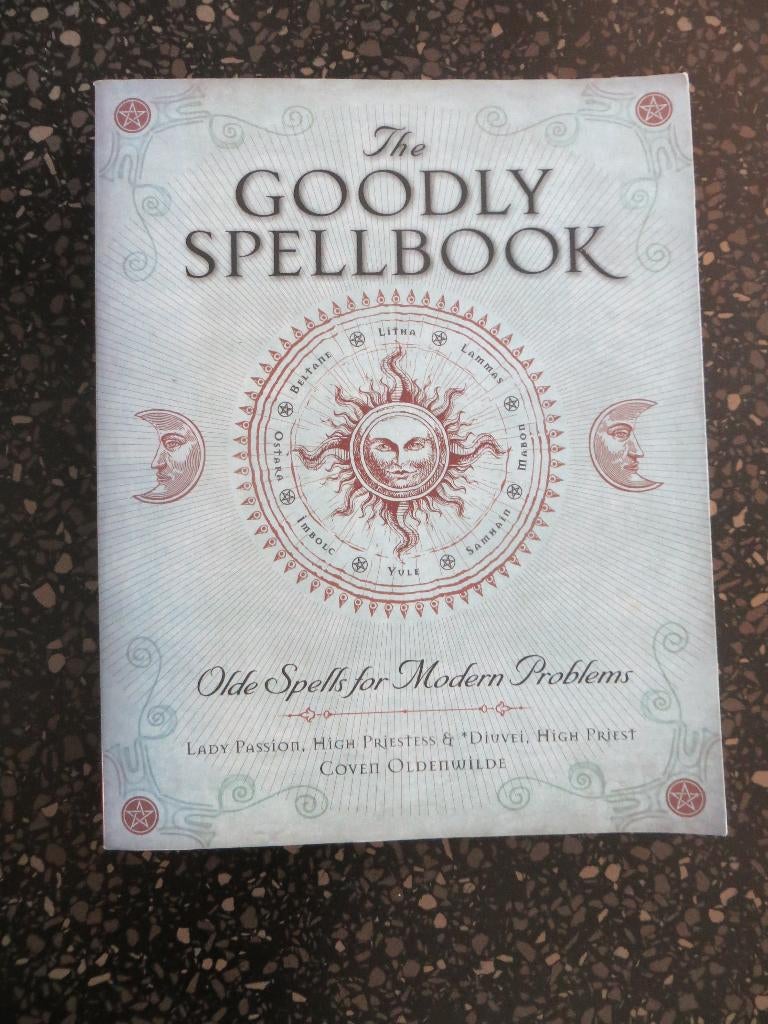 The Goodly spellbook - Olde spells for modern problems, Ophalen of Verzenden, Gelezen, Spiritualiteit algemeen, Achtergrond en Informatie