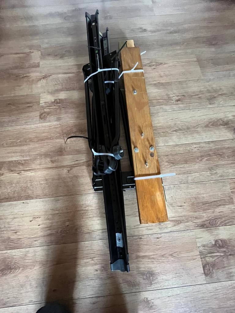 Fietsenrek voor in de caravan , geschikt voor E bikes., Auto diversen, Fietsendragers, Ophalen, Gebruikt