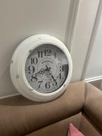 Witte wandklok - 45 cm - Kensington Station London, Ophalen of Verzenden, Gebruikt, Analoog, Wandklok