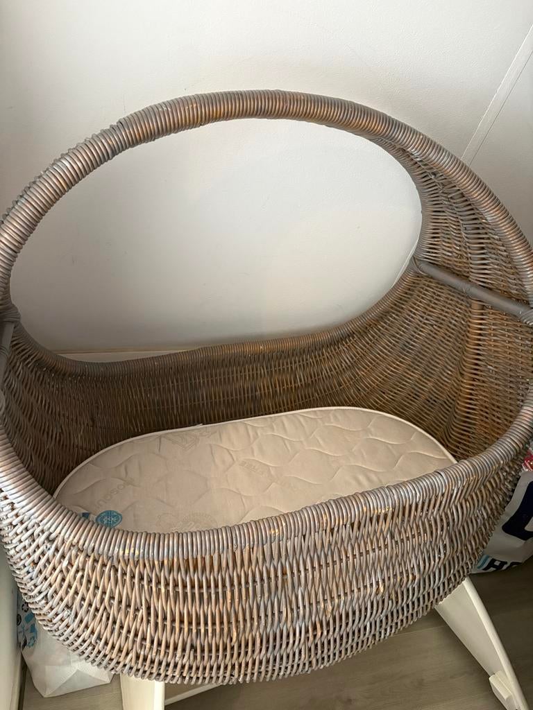 Rotan baby wieg met matras, Ophalen, Gebruikt, Wieg