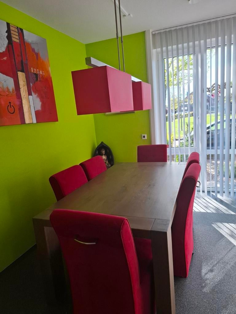 Eikenhouten eettafel met 6 rode stoelen, Huis en Inrichting, Tafels | Eettafels, Ophalen, Gebruikt, Eikenhout, 50 tot 100 cm