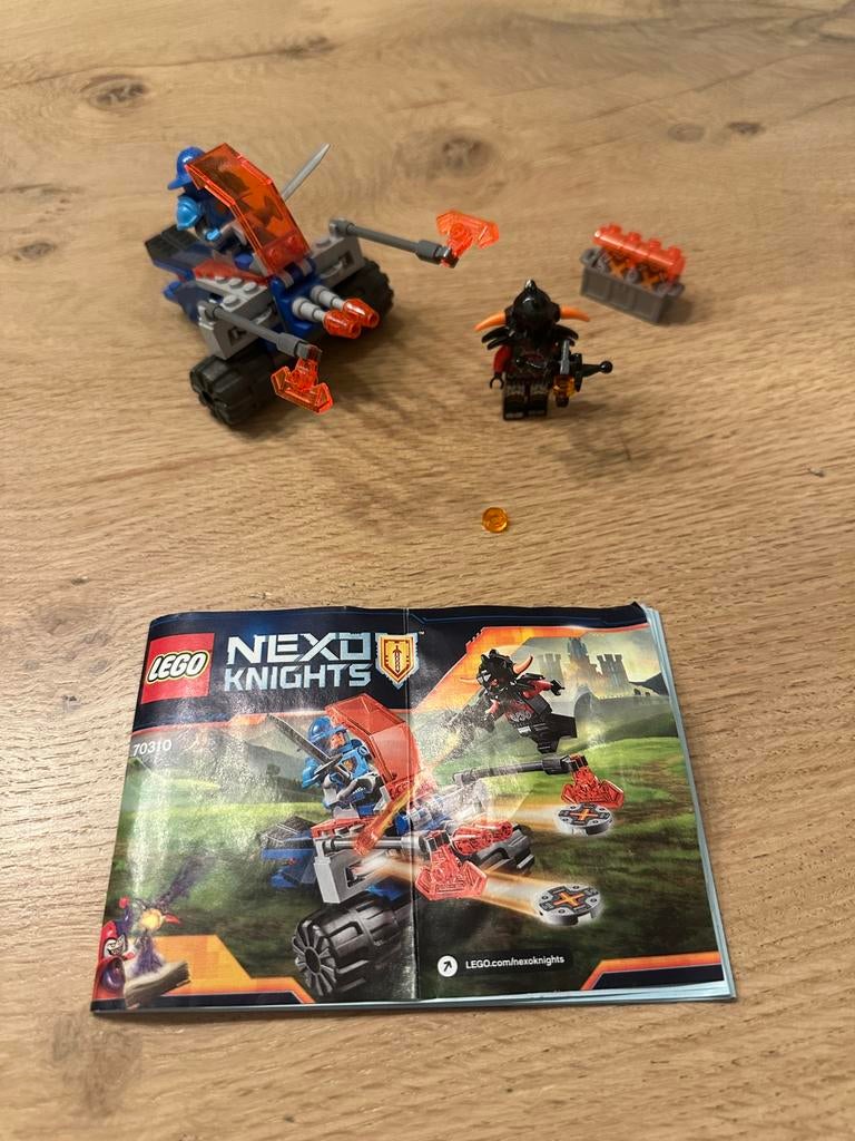 Lego Nexo Knights 70310 strijdblaster, Ophalen of Verzenden, Zo goed als nieuw