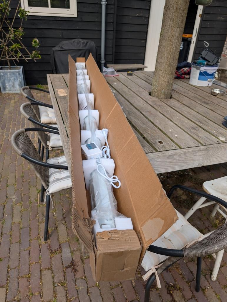 Elektrisch Projectiescherm 100 inch - Nieuw in Doos, Ophalen, Elektrisch, Nieuw