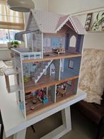 Groot houten poppenhuis met meubels en poppen, Ophalen, Zo goed als nieuw, Poppenhuis