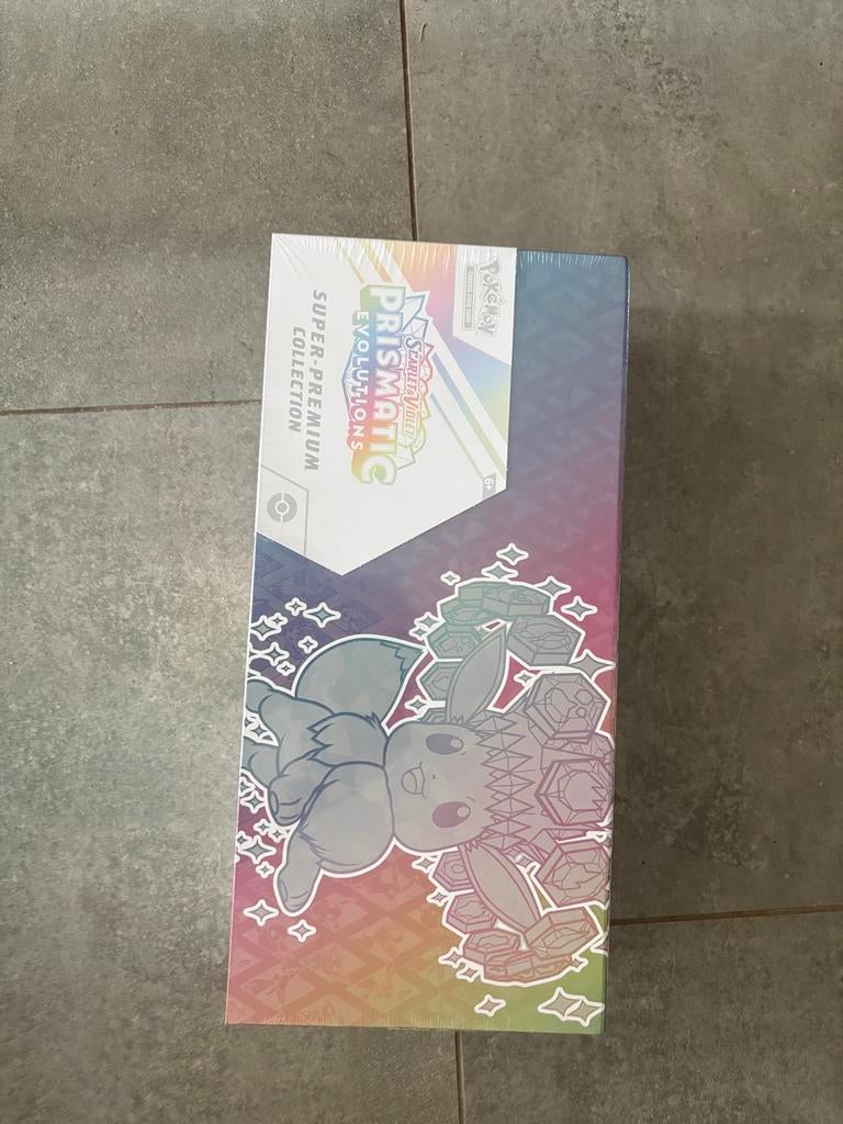 Pokémon Prismatic Evolutions Super Premium Collection, Ophalen of Verzenden, Nieuw, Overige typen