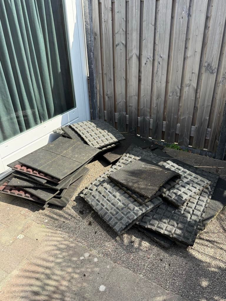 Gratis af te halen: Gebruikte rubberen tegels, Tuin en Terras, Tegels en Klinkers, Ophalen, Gebruikt, Overige typen, Rubber