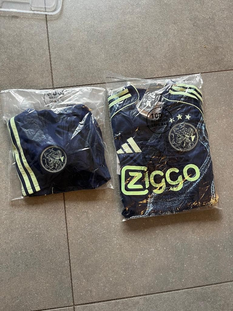 Ajax shirt en shorts nieuw, Sport en Fitness, Voetbal, Maat S, Ophalen of Verzenden, Nieuw, Shirt