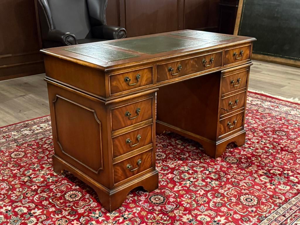 Klassiek Engels bureau #655, Huis en Inrichting, Bureaus, 120 cm, Hout, Bruin, Ophalen of Verzenden