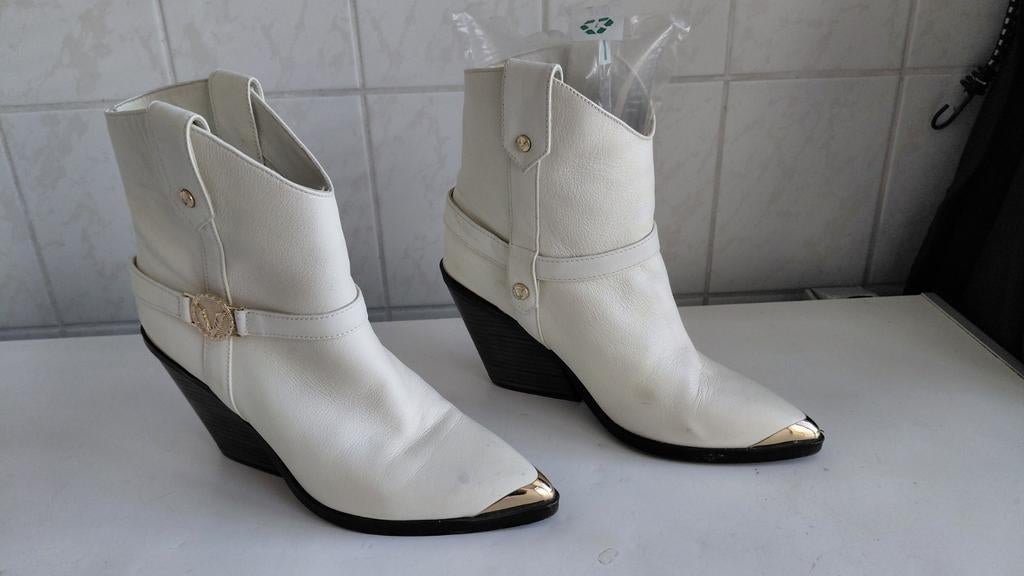 JoshV korte leren laarsjes laarzen mt 39 zgan + gouden punt, Kleding | Dames, Schoenen, Ophalen of Verzenden, Zo goed als nieuw
