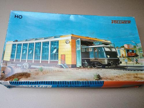 Vollmer H0 remise met catalogi., Hobby en Vrije tijd, Modeltreinen | H0, Zo goed als nieuw, Brug, Tunnel of Gebouw, Gelijkstroom of Wisselstroom