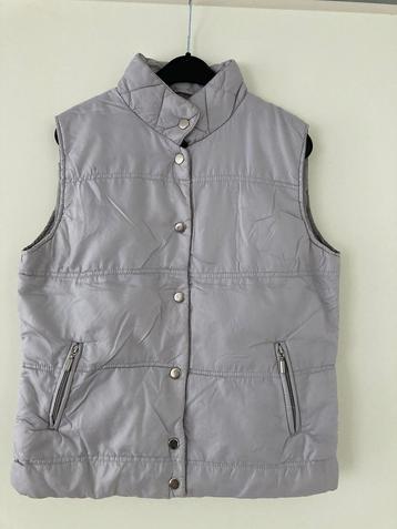 Te koop grijze bodywarmer maat 176 beschikbaar voor biedingen