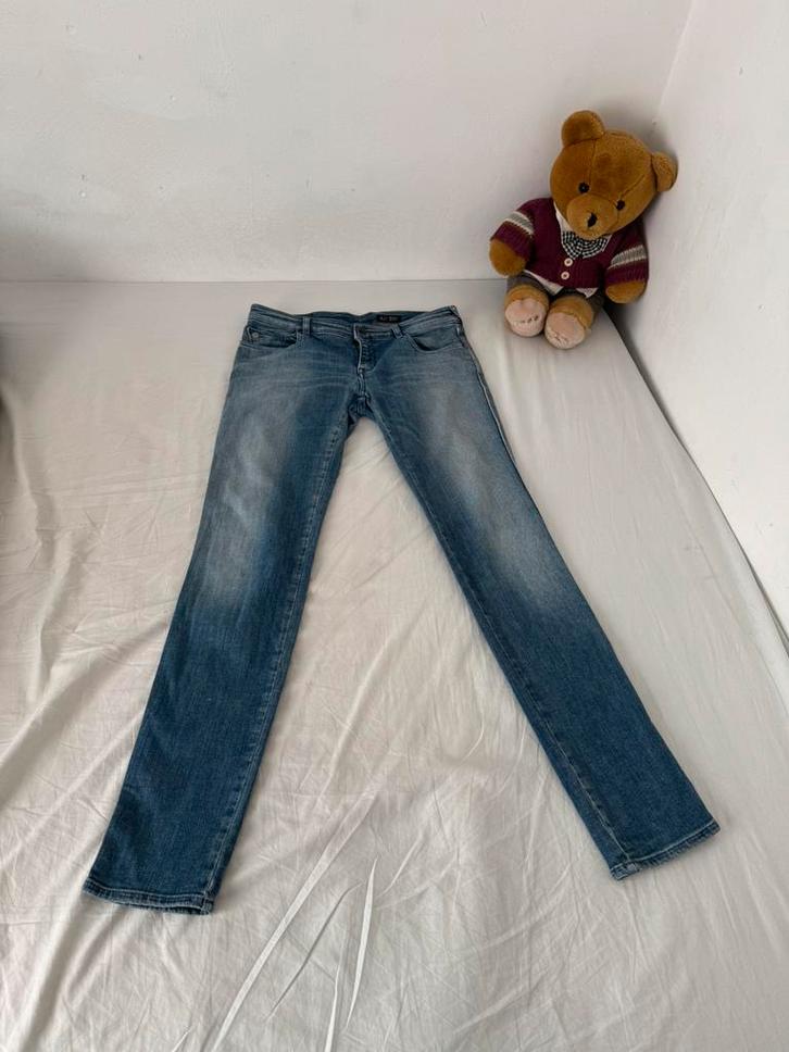 Unieke Armani Jeans, Kleding | Dames, Spijkerbroeken en Jeans, Zo goed als nieuw, W30 - W32 (confectie 38/40), Blauw, Ophalen of Verzenden