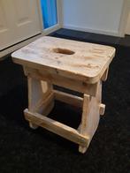Bijzettafeltje Timmermans kruk Ambachtkrukje, Huis en Inrichting, Tafels | Bijzettafels, 45 tot 60 cm, Brocante Ambachtelijk, Minder dan 55 cm