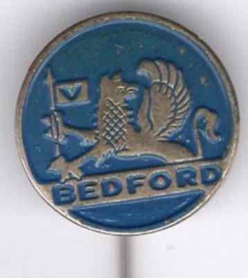 Bedford blauw op zilverkleurig auto speldje ( A_087a ) beschikbaar voor biedingen