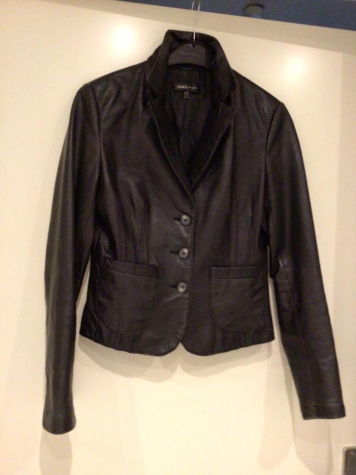 ARMA colbertje/ jasje zwart Kalfsleer, zgan mt XS 34/36 Gaaf, Kleding | Dames, Jasjes, Kostuums en Pakken, Zo goed als nieuw, Maat 34 (XS) of kleiner