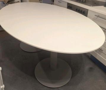 BULO Oval Table 200х120 cm / Tafel beschikbaar voor biedingen