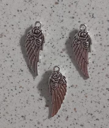 Metalen vleugel met roos "nieuw" beschikbaar voor biedingen