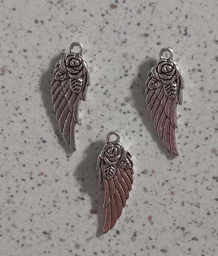 Metalen vleugel met roos "nieuw", Hobby en Vrije tijd, Kralen en Sieraden maken, Nieuw, Bedel, Ophalen of Verzenden