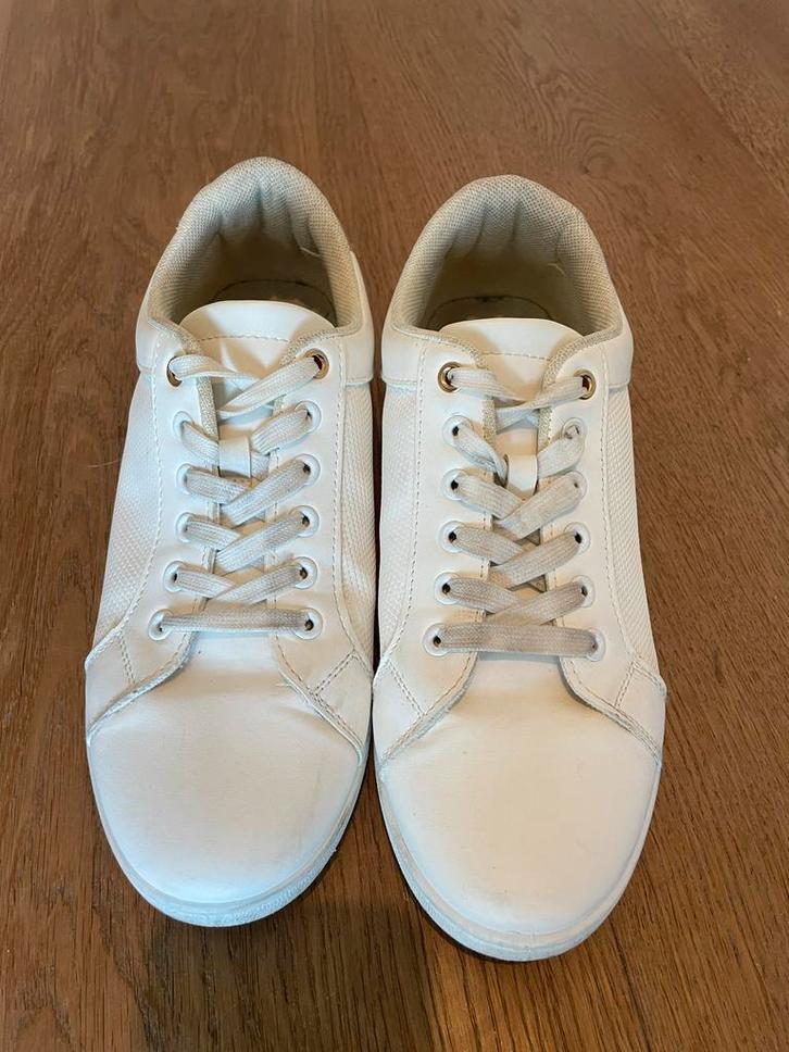 Rainbow Sneakers wit met gouden detail, maat 41, Kleding | Dames, Schoenen, Gedragen, Sneakers of Gympen, Overige kleuren, Ophalen of Verzenden