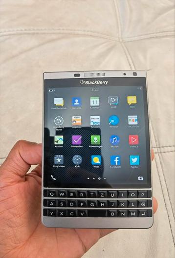 Goede werkend blackberry passport silver edition 32GB / 4G beschikbaar voor biedingen