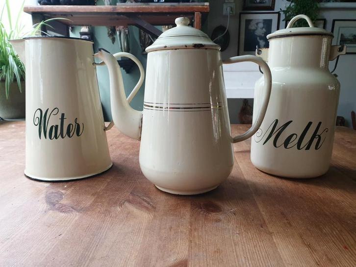Oude geëmailleerde kannen en koffiepot., Antiek en Kunst, Antiek | Emaille, Ophalen