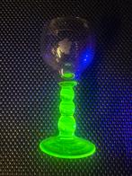 Uranium glas bewerkt, Ophalen