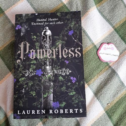 Lauren Roberts - Powerless, Boeken, Fantasy, Zo goed als nieuw, Ophalen of Verzenden