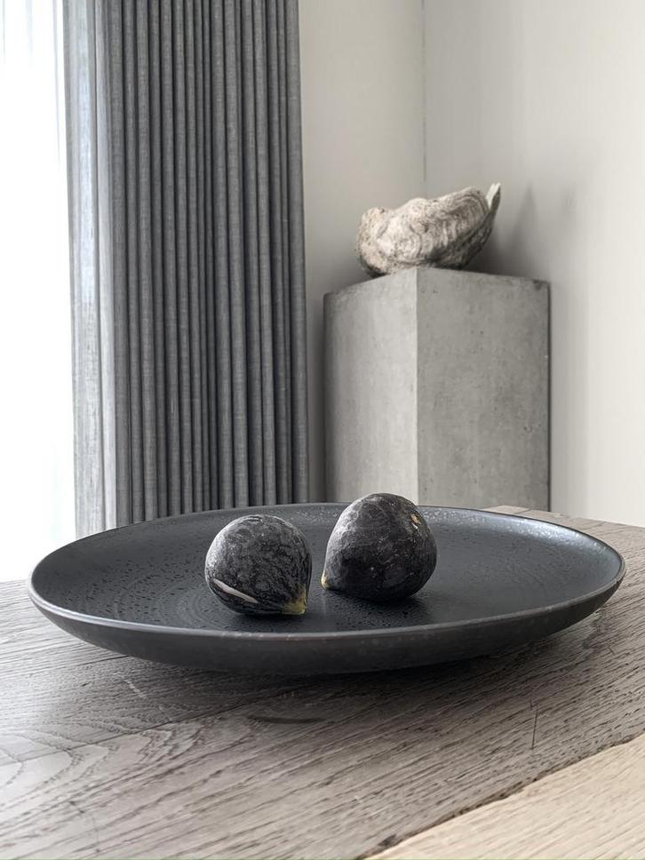 Grote schaal mat antraciet *HIT*, Huis en Inrichting, Woonaccessoires | Schalen en Manden, Zo goed als nieuw, Rond, Steen of Aardewerk