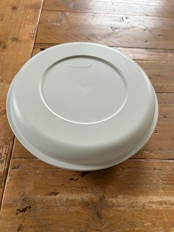 Tupperware hapjesschaal beschikbaar voor biedingen
