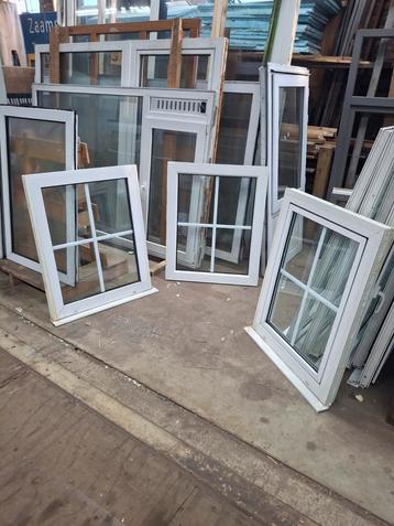 Kunstof kozijn kozijnen met draai kiep raam en met vast glas beschikbaar voor biedingen