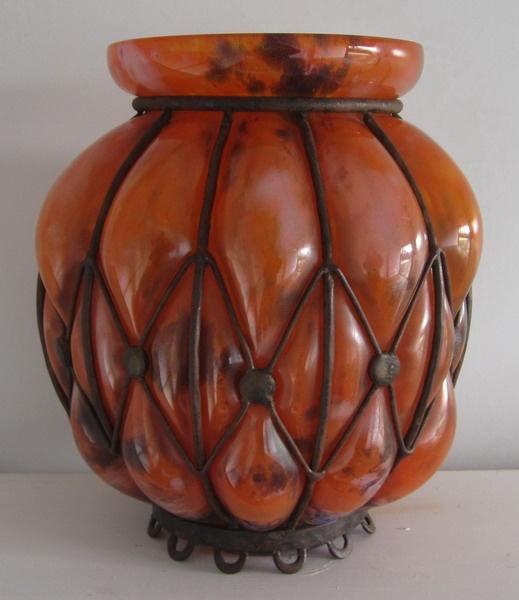 art deco pate de verre vaas Lorrain in smeedijzer 2A, Antiek en Kunst, Antiek | Glas en Kristal, Ophalen