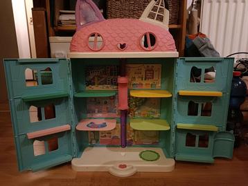 Gaby's poppenhuis met toebehoren beschikbaar voor biedingen
