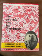 De keuvels van het Overmase - Klederdracht Zuidhollandse Eil, Ophalen, P.W. de Zeeuw.