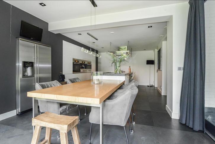 Massief Eiken Eettafel met RVS Onderstel, Huis en Inrichting, Tafels | Eettafels, Gebruikt, 100 tot 150 cm, 200 cm of meer, Vijf personen of meer