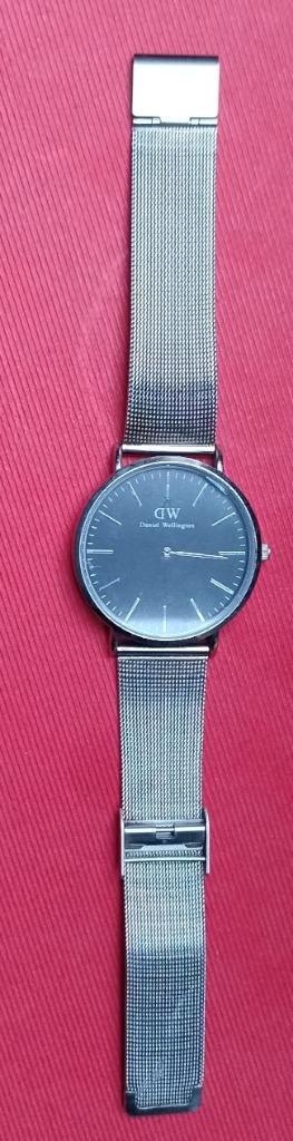 Heren  horloge DANIEL WELLINGTON   loopt perfect beschikbaar voor biedingen