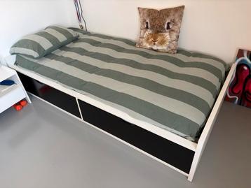 IKEA Eenpersoonsbed met Lades - 200x90 beschikbaar voor biedingen