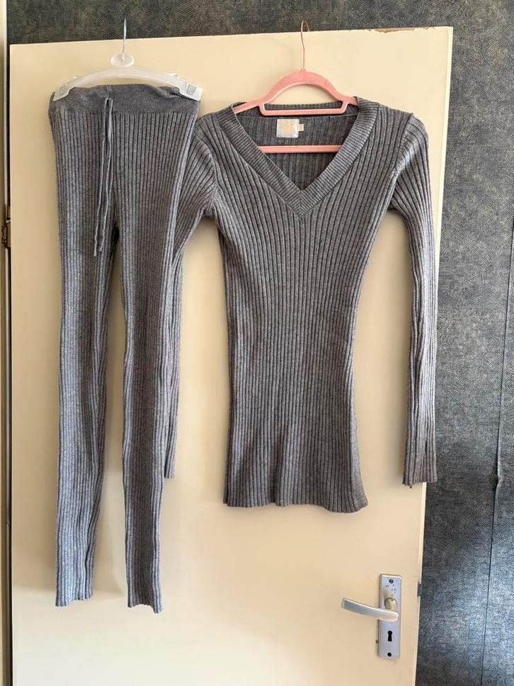 Purple Queen 2 delige comfiset mt M ZGAN, Kleding | Dames, Huispakken, Zo goed als nieuw, Maat 38/40 (M), Grijs, Ophalen of Verzenden