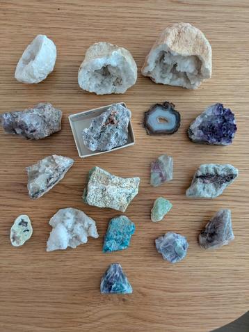 18 kristallen á €3 , geode, apatiet, fluoriet, agaat, etc beschikbaar voor biedingen