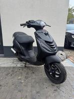 ⭐️Piaggio zip 2t Mat Zwart alpha led 2015 angel eye snor⭐️, Fietsen en Brommers, Scooters | Piaggio, Ophalen, Zo goed als nieuw