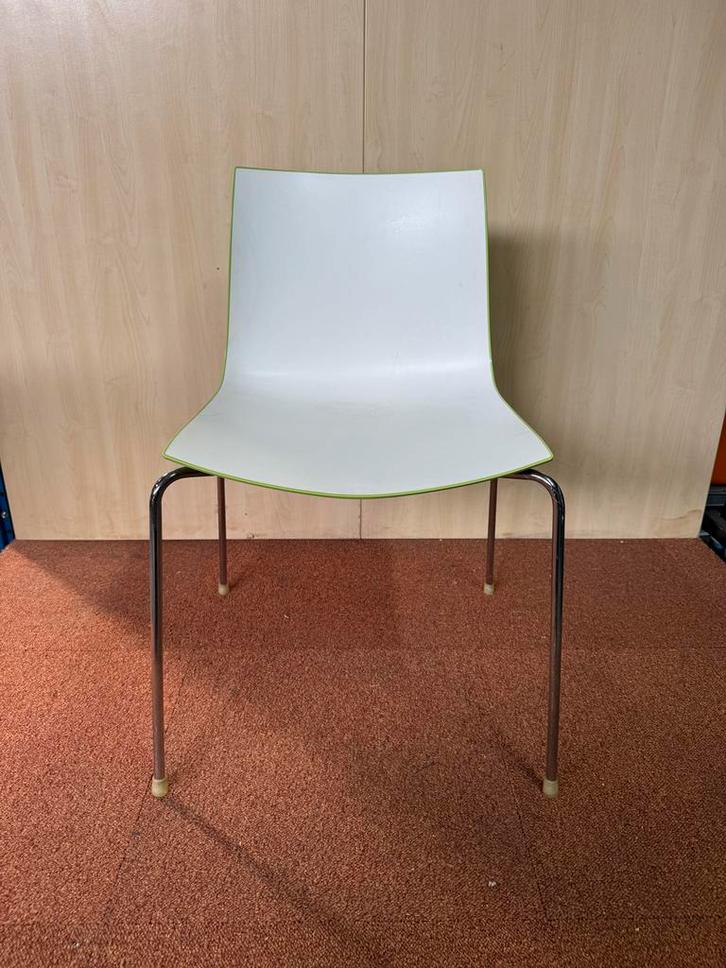 Arper Catifa 46 Stoel, Huis en Inrichting, Stoelen, Zo goed als nieuw, Vijf, Zes of meer stoelen, Kunststof, Wit, Ophalen
