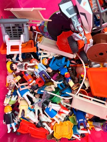 Verzameling Playmobil – poppetjes en accessoires beschikbaar voor biedingen