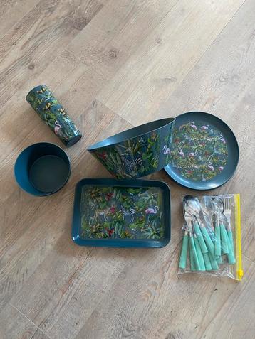 Camping/picknick servies 4pers beschikbaar voor biedingen