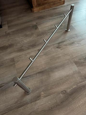 Rvs kapstok beschikbaar voor biedingen